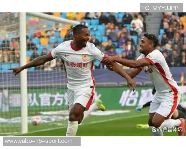 浙江队亚戈展现高效进攻能力14场比赛打入10球1助攻成球队核心 浙江队亚戈展现高效进攻能力14场比赛打入10球1助攻成球队核心